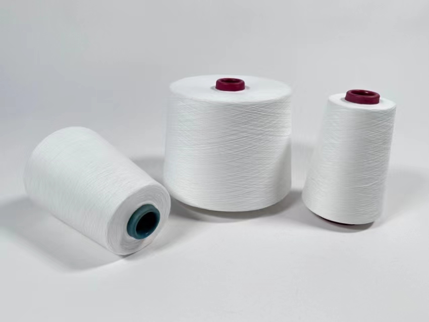 Ne40S 100٪ Virgin Polyester Ring Spun Yarn Raw White الصف AA